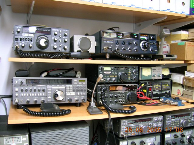 VHF/UHF Zone 8/2005